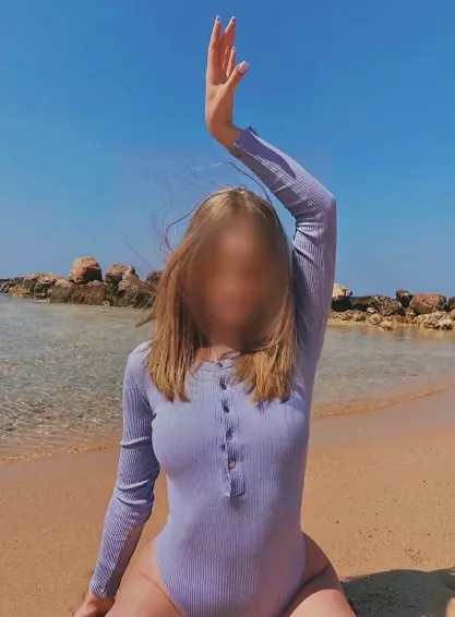 Andrea, 27
