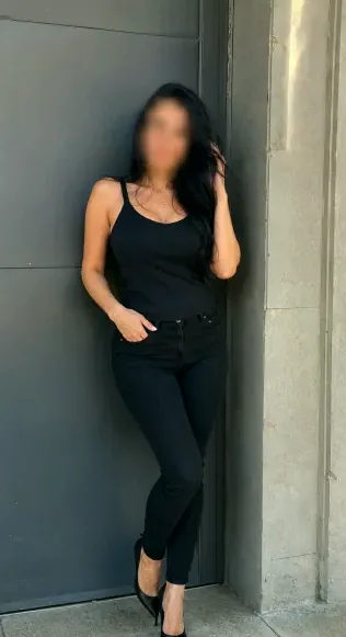 Caroline, 33