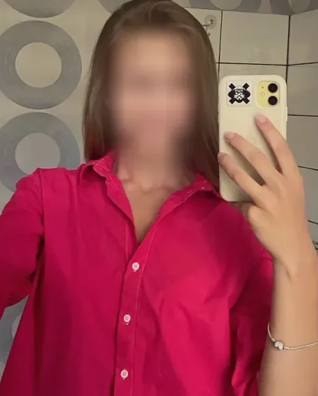 Ella, 27