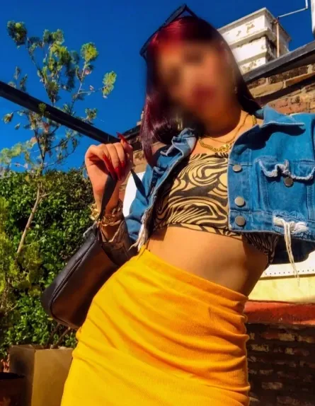 Emma, 21