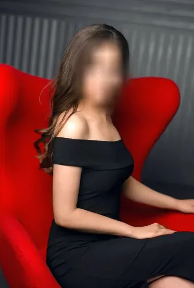 Julie, 32